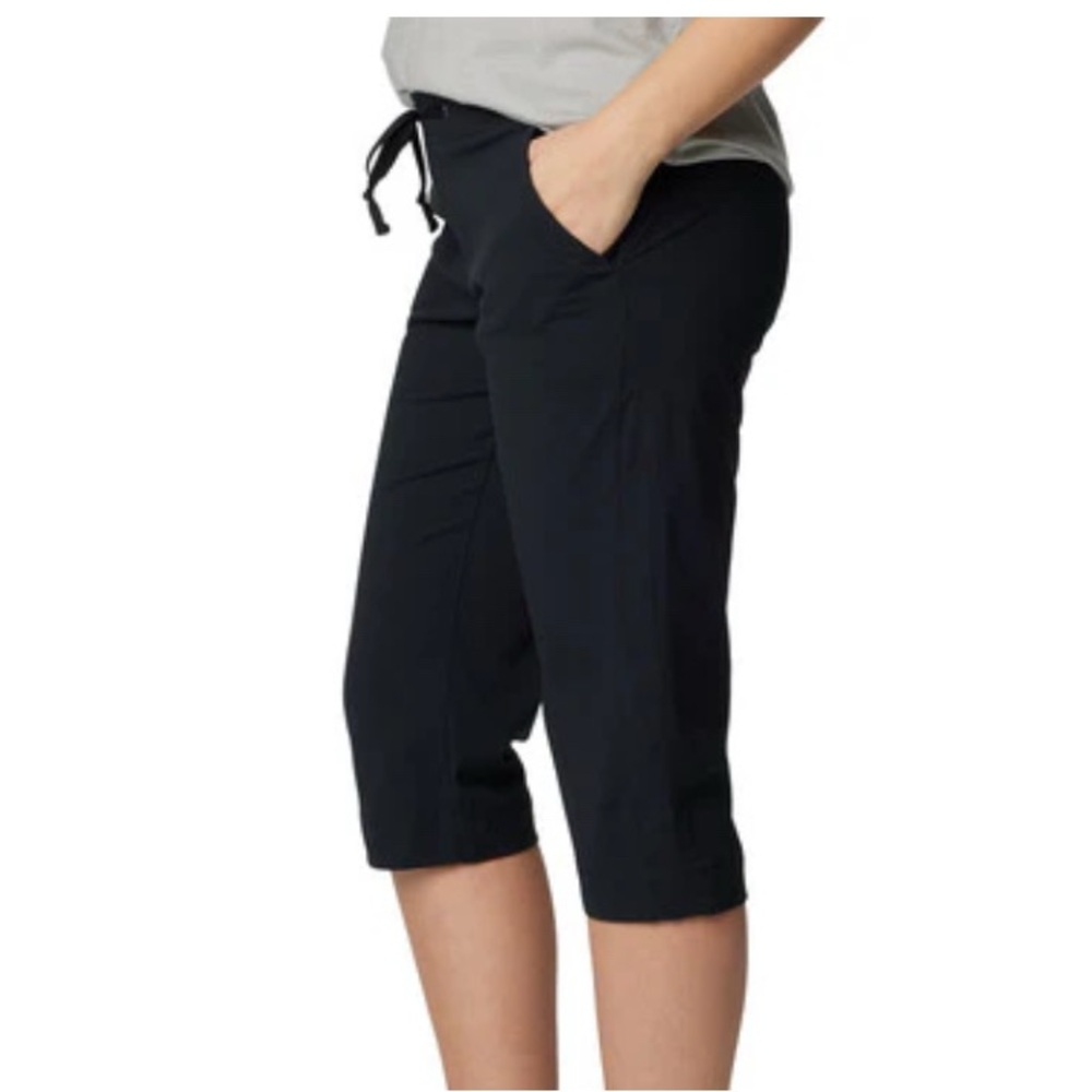 Columbia Women's Black Capris